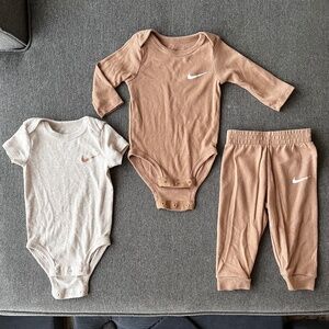 3-piece Set Nike Essentials Baby Bodysuits & Pants - 9M